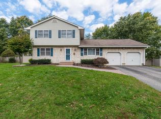 19 Mohawk Dr, Aberdeen, NJ 07747
