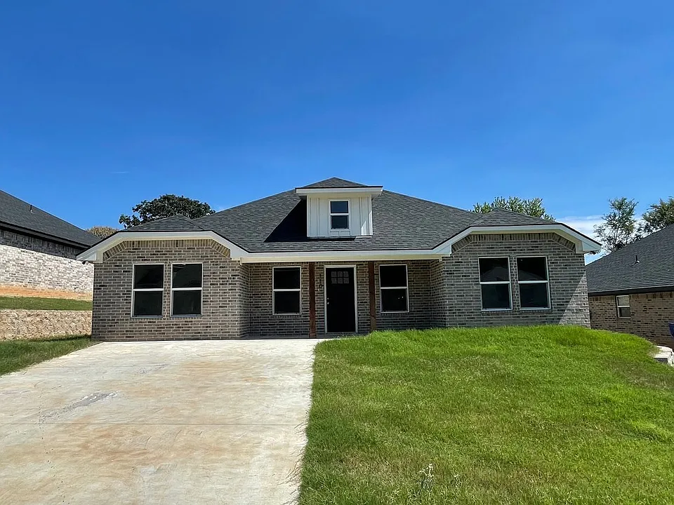 110 Watch Hill Dr