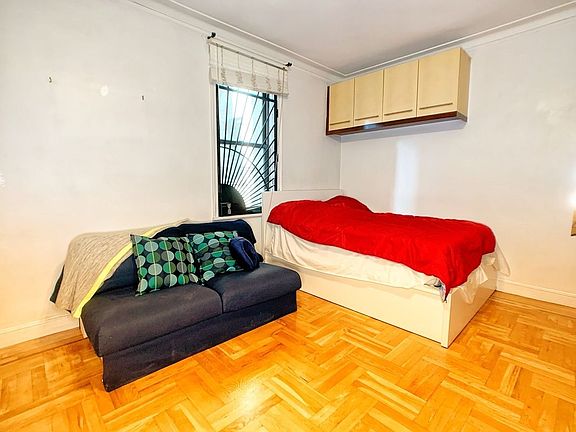 4th image of 208 E 28th St APT 3C