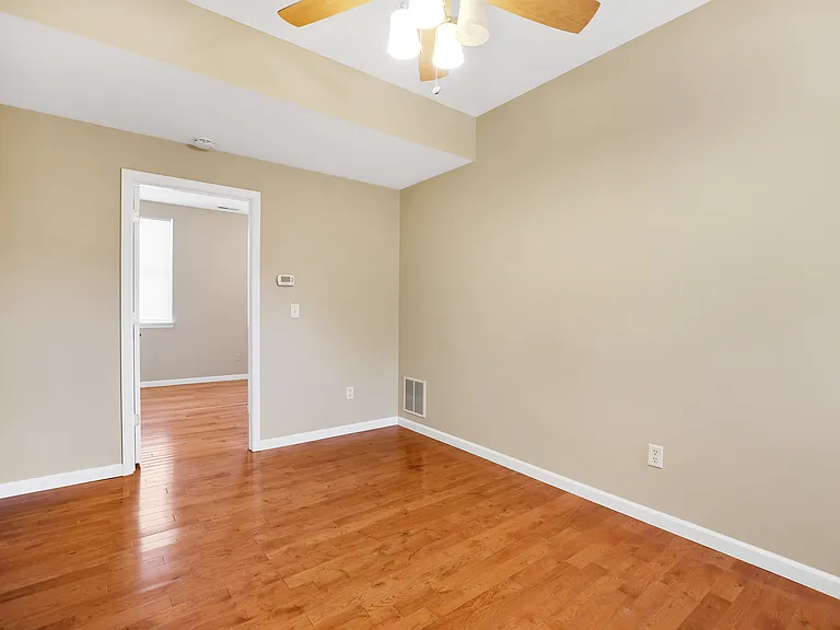 5200-5208 Wilson Ave #5206 — Photo 11