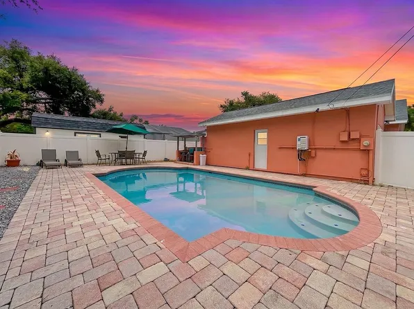 463 Park St N, Saint Petersburg, FL 33710
