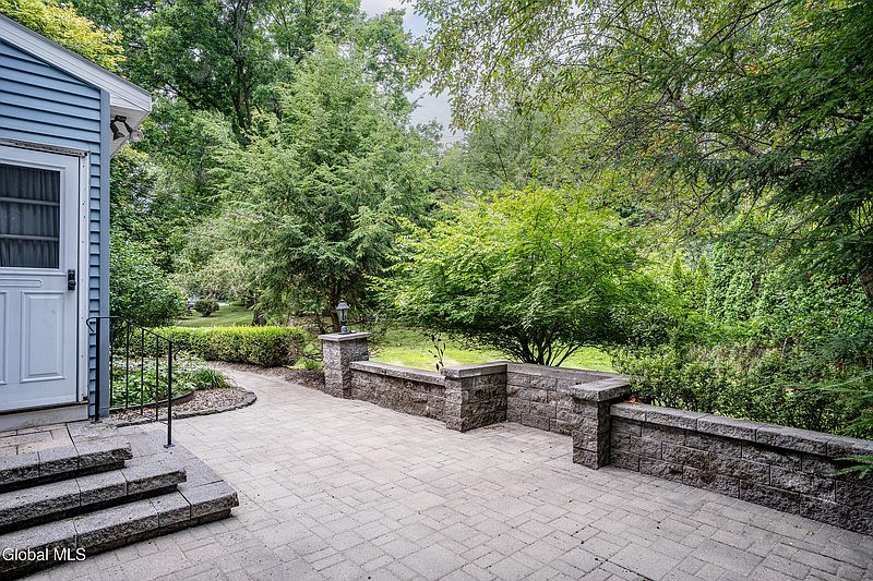 4th image of 60 Tamarack Drive
