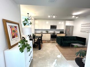 118 R St NE #B, Washington, DC 20002