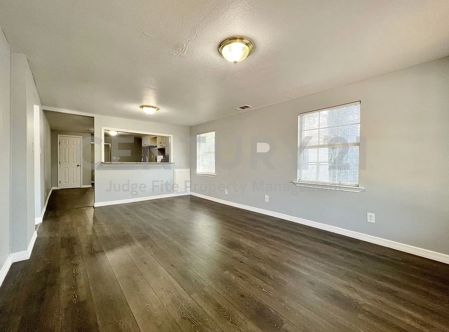 Darling 2/1 In Fort Worth ISD For Rent! — Photo 3