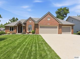16630 Oak St, Omaha, NE 68130