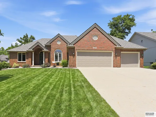 16630 Oak St, Omaha, NE 68130