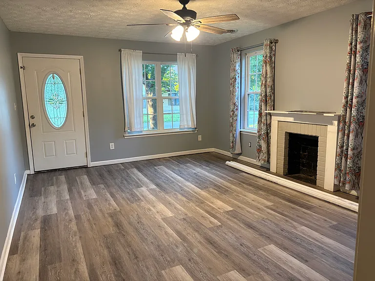 415 W Kentucky Ave — Photo 2