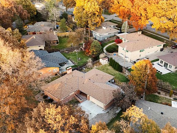 3rd image of 1610 Circle Dr