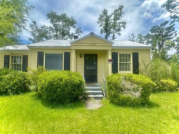 2nd image of 1604 Garland Pl