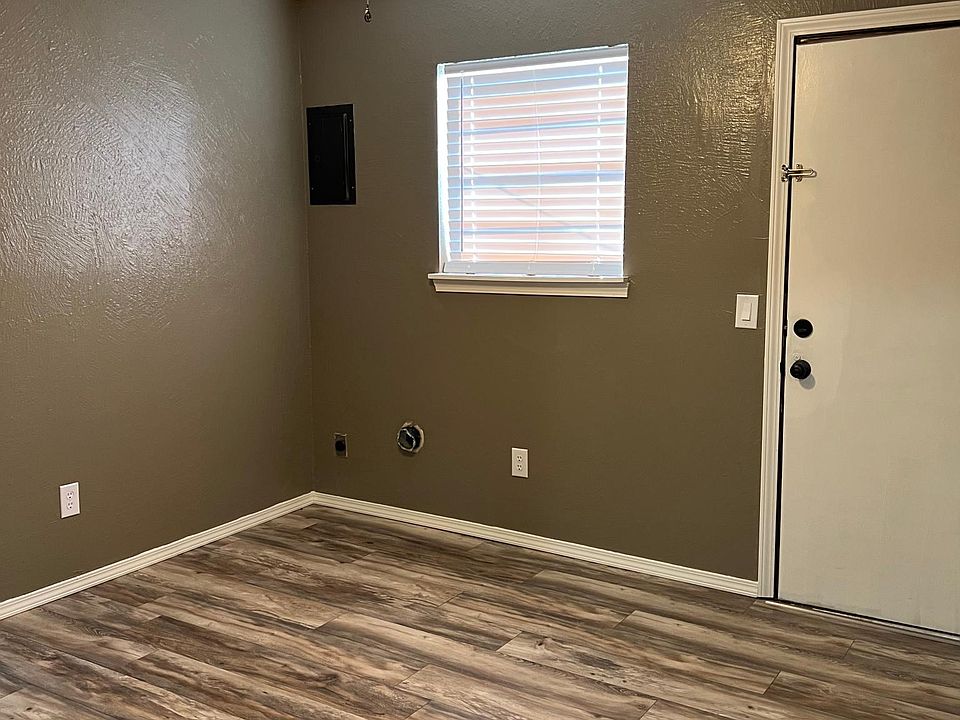 New mini blinds and New energy saving ceiling fans throughout apartment!
