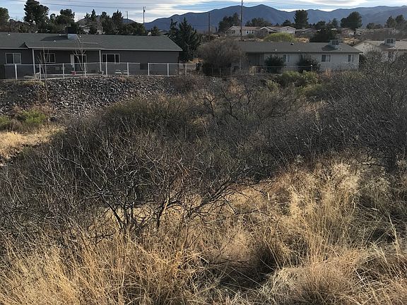2nd image of 1327 E Sunset Cir