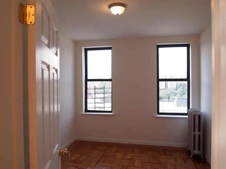 72 Seaman Ave #2G — Photo 3
