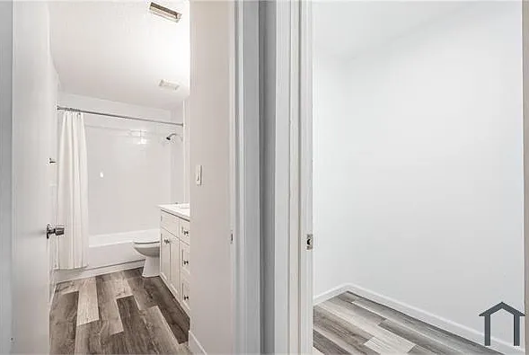 3433 NW 44th St #102 — Photo 11