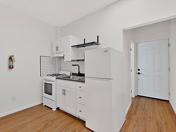 4th image of 424 Broadway Blvd SE