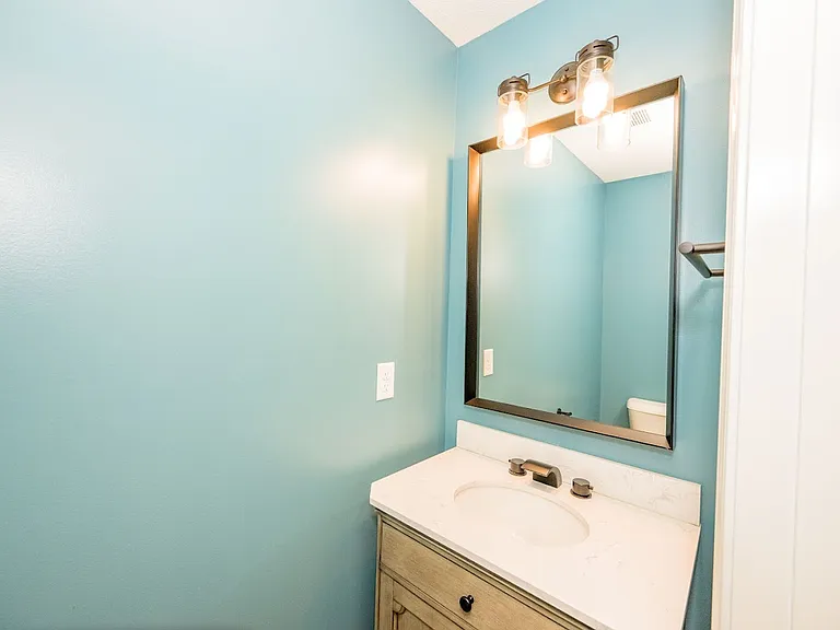 102 Teaberry Ct — Photo 5