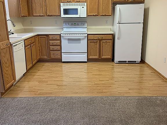 3rd image of 1170 SE Village View Ln