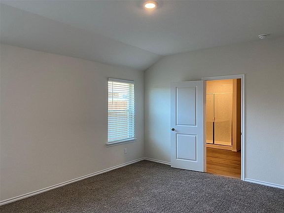 2nd image of 2800 Jasmine Dr