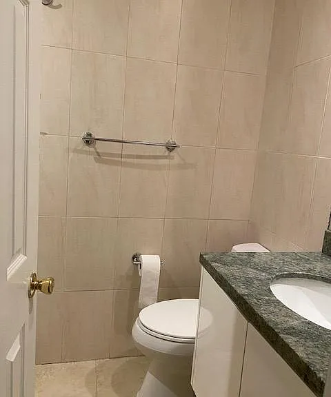 Upstairs 2nd Bathroom