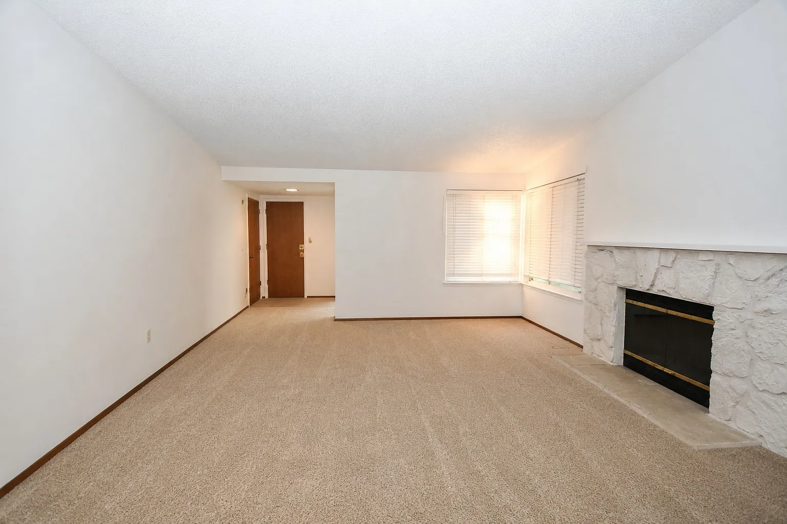 3 bed, 1206 sqft, $2,450 — Photo 4