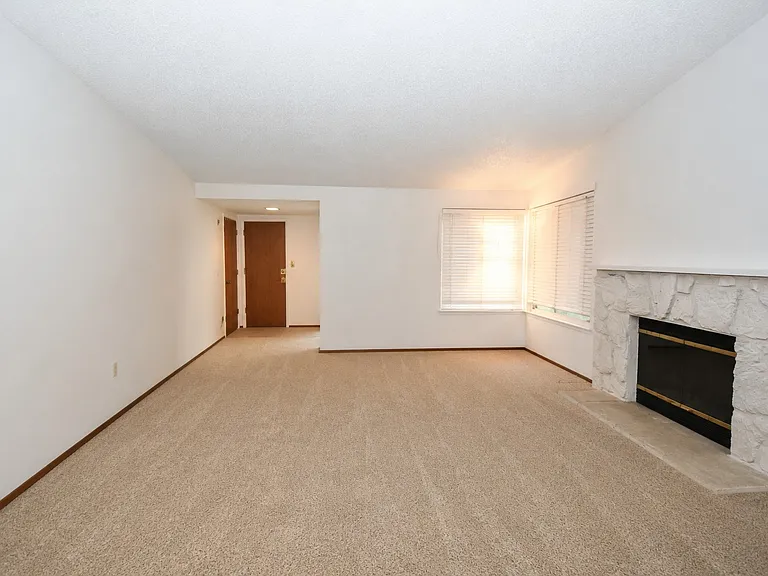 2212 Wabash Cir — Photo 4