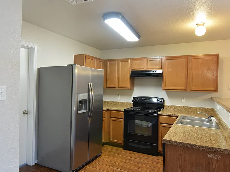 3302 Regency Ct — Photo 4