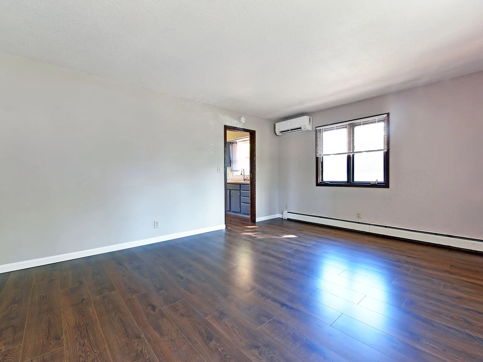 547 Allen Ave — Photo 3