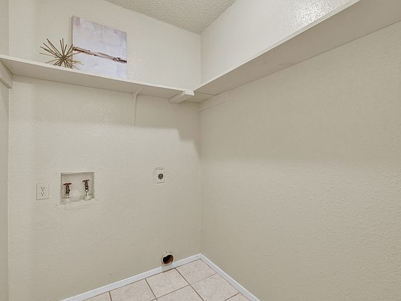 2nd image of 807 Sturgeon Dr