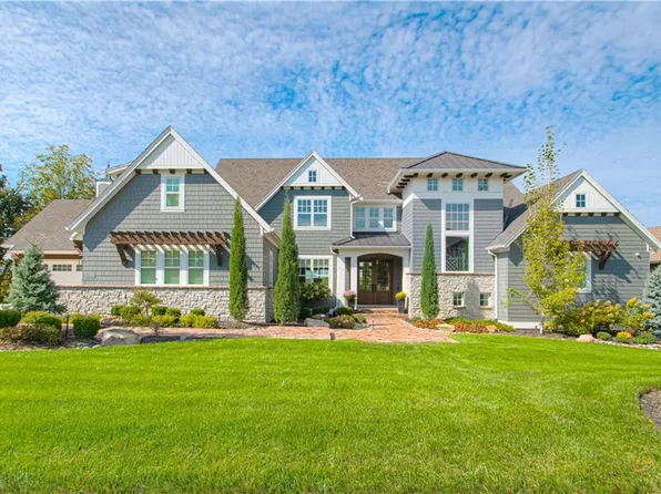 27582 W Highland Cir, Olathe, KS 66061