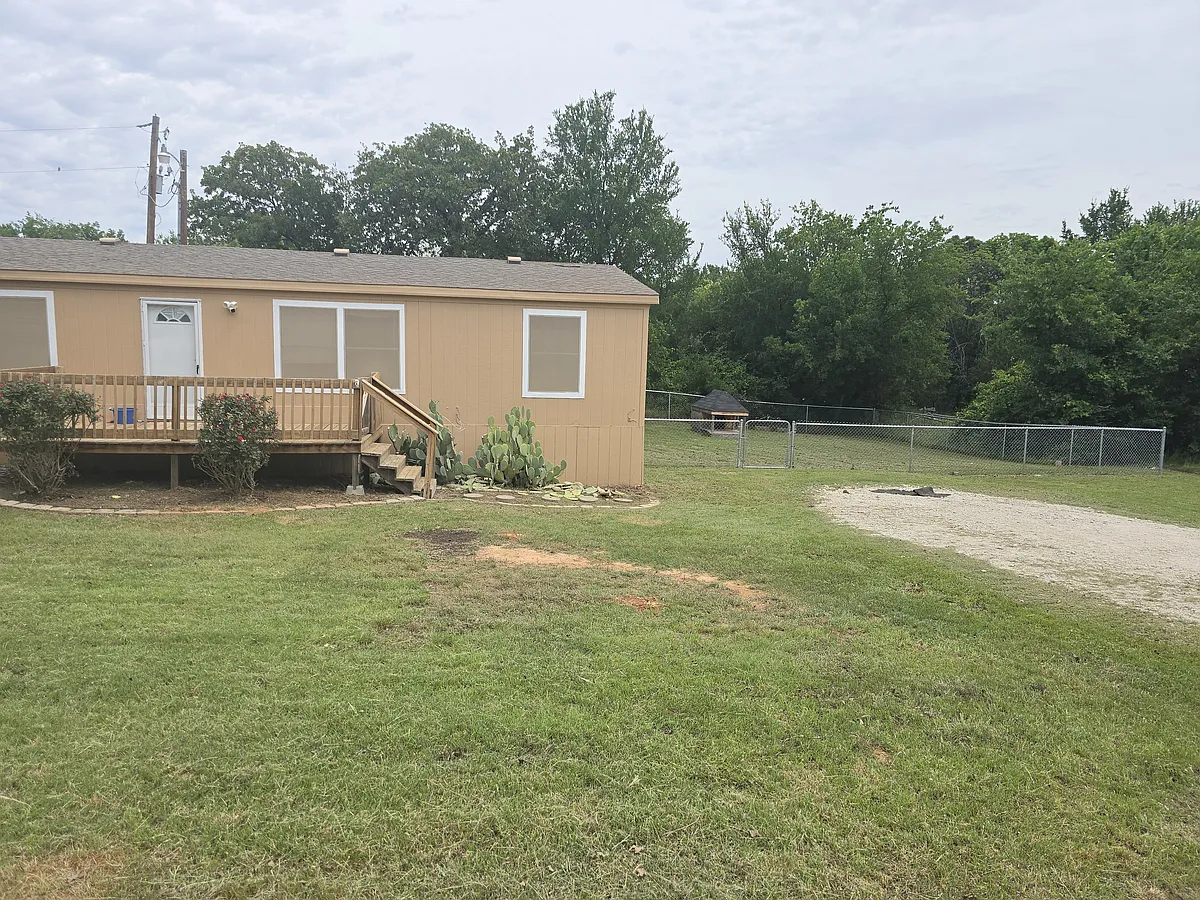 Building Photo - 5707 Highland Dr