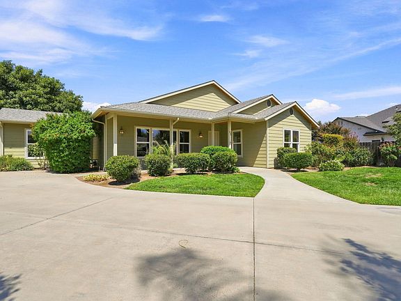5th image of 696 Rolling Hills Court