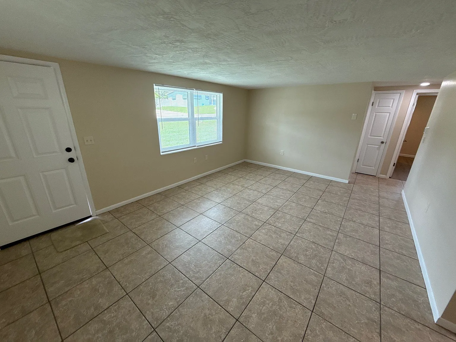 2 bed, 840 sqft, $1,500 — Photo 3