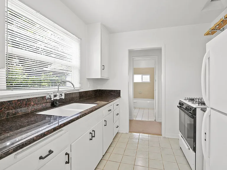 Rose Dr Duplex — Photo 6
