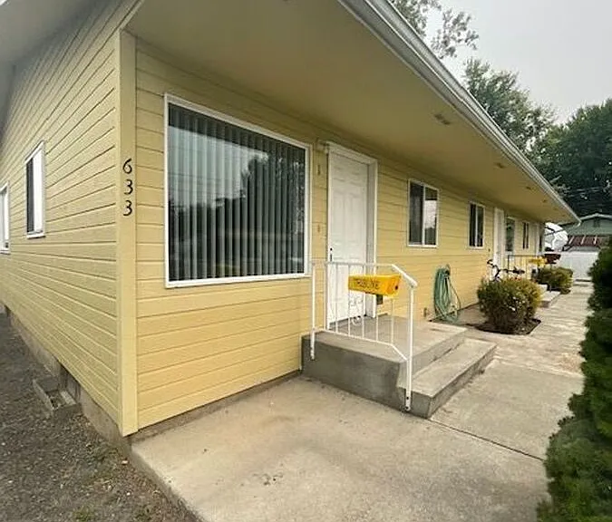 633 Airway Ave — Photo 1