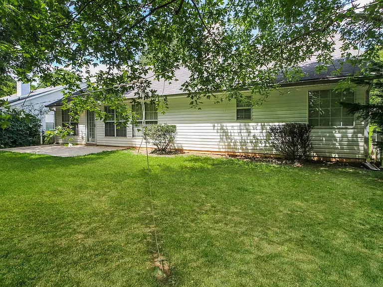 5729 Lakeview Cir — Photo 25