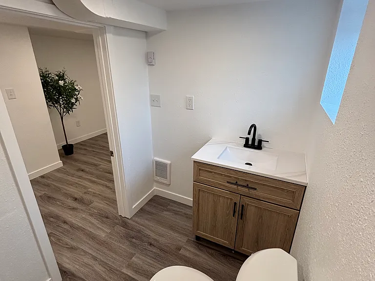 1228 N Anderson St — Photo 15