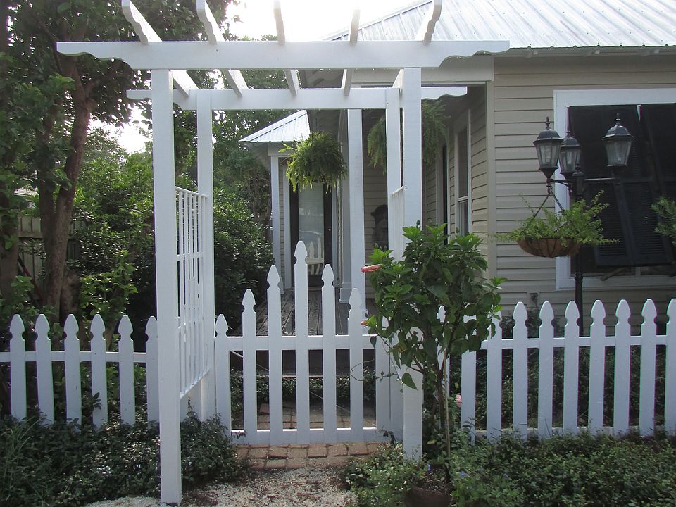 TRELLIS ENTRY