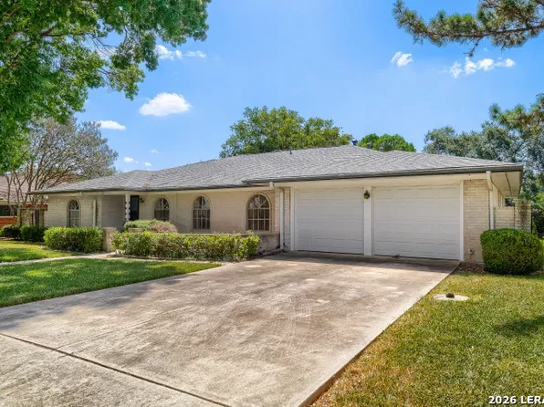 6018 Woodwick Dr, Windcrest, TX 78239