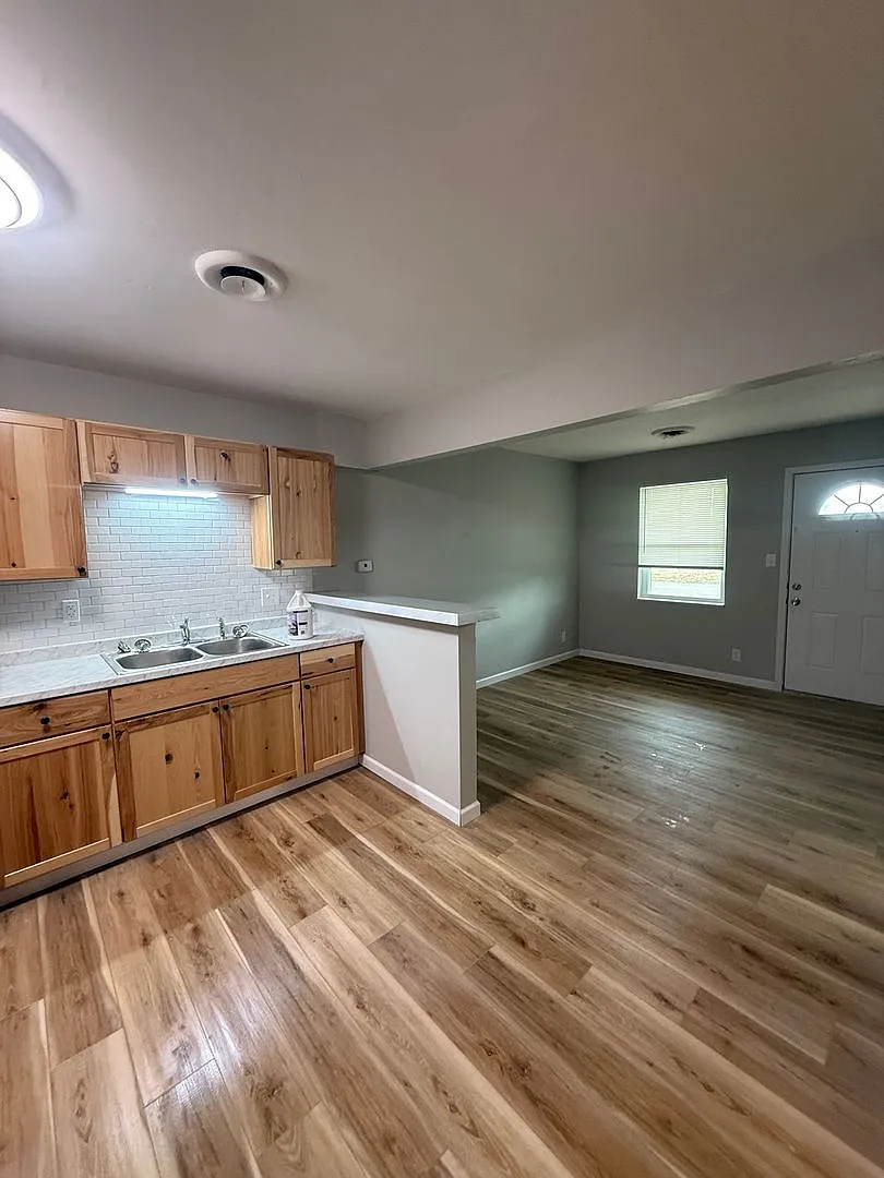 715 Demaret — Photo 3