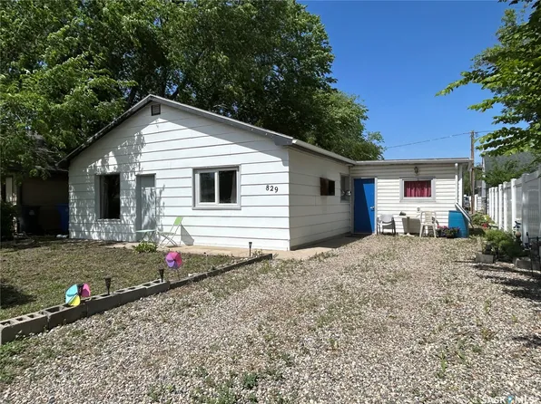 829 King Street, Estevan, SK S4A 1L2