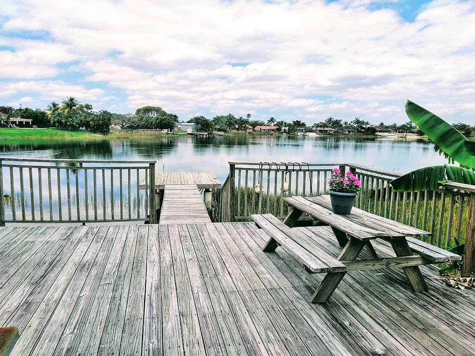 Large dock (great for party)