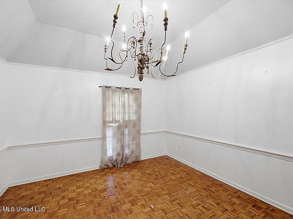 4th image of 5440 Saratoga Dr