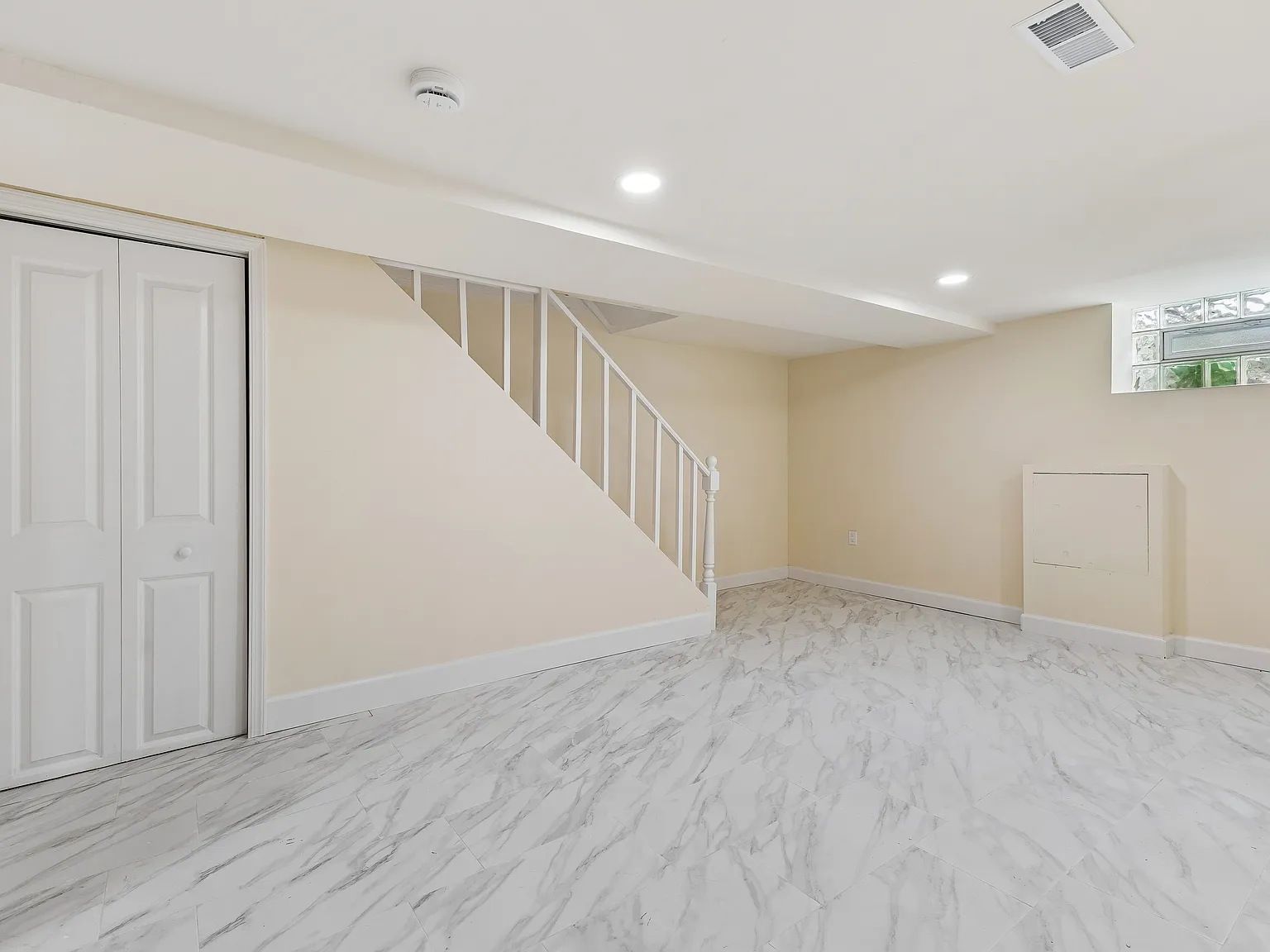 2 bed, 1200 sqft, $3,300 — Photo 2