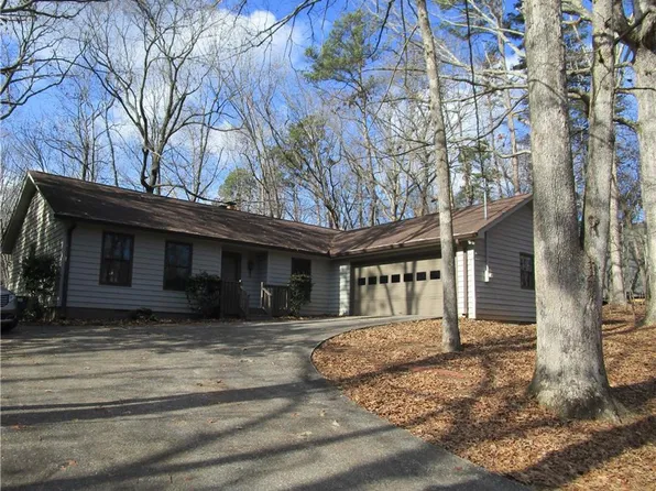 3730 Newport Dr, Gainesville, GA 30506