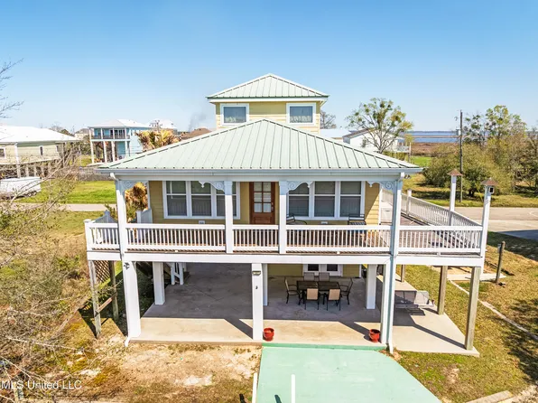 143 Helen Dr, Bay Saint Louis, MS 39520