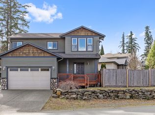 2735 B Rydal Ave, Cumberland, BC V0R 1S0