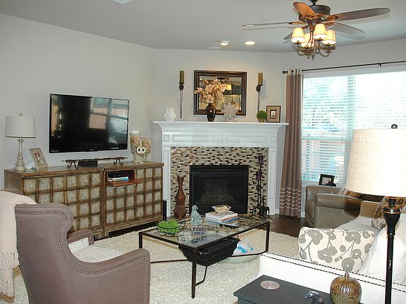 3rd image of 2253 Salado Dr