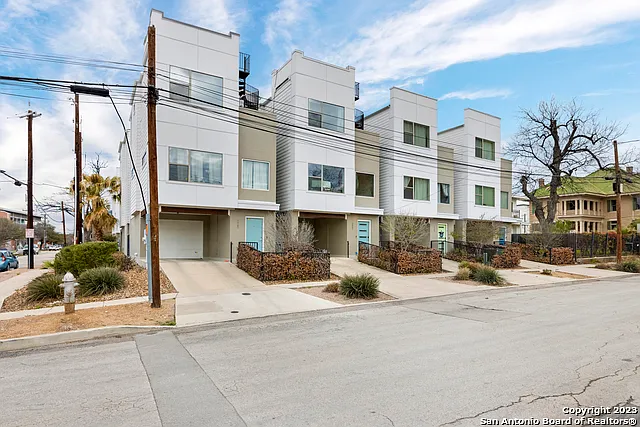 223 W Laurel — Photo 1
