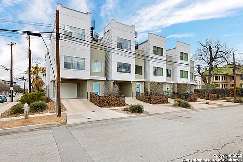 223 W Laurel Photo 1