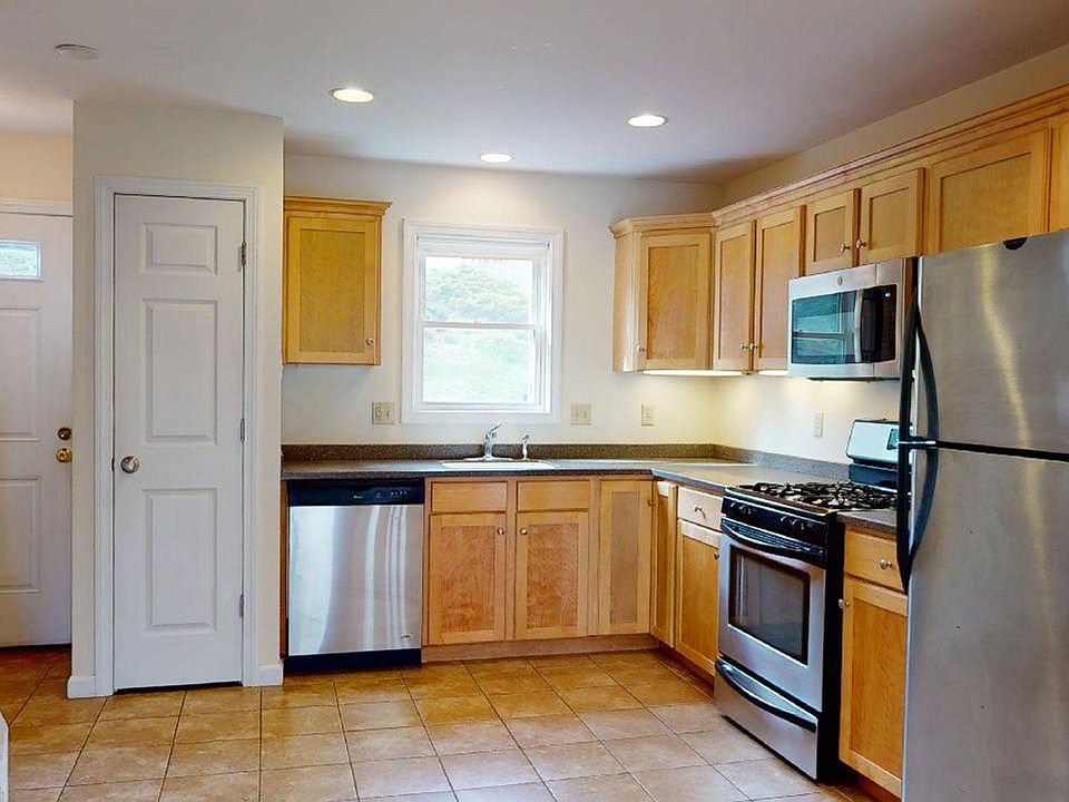 1st image of 12 Crestview Dr #25