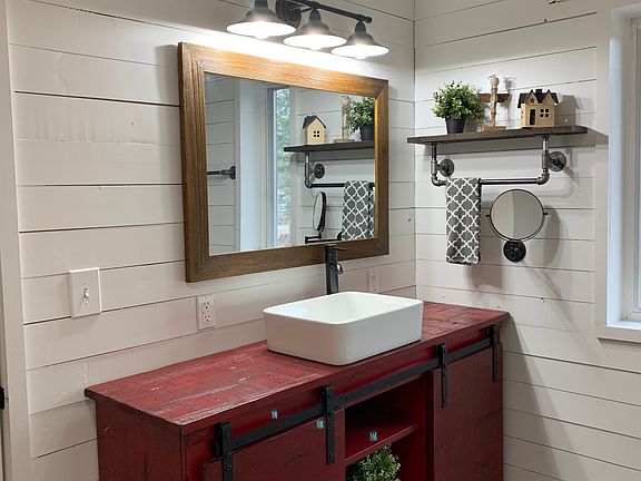 Upstairs Bathroom 2019